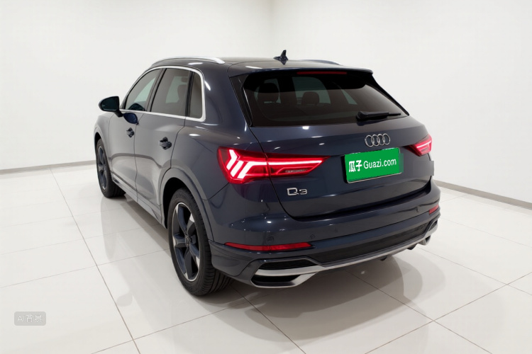 Audi Q3 2021 car image #5