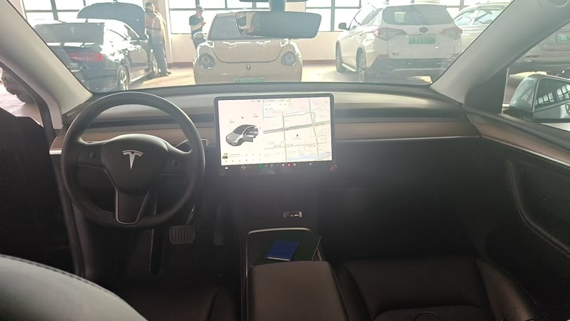 Tesla Model Y 2021 #5 Tesla Model Y 2021 car image #5