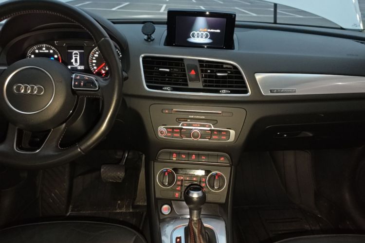 Audi Q3 2016 car image #13