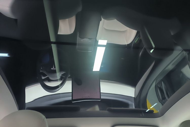Tesla Model Y 2021 car image #18
