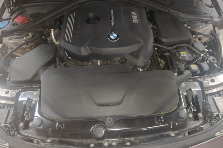 BMW 3 Series 2018 car image #22