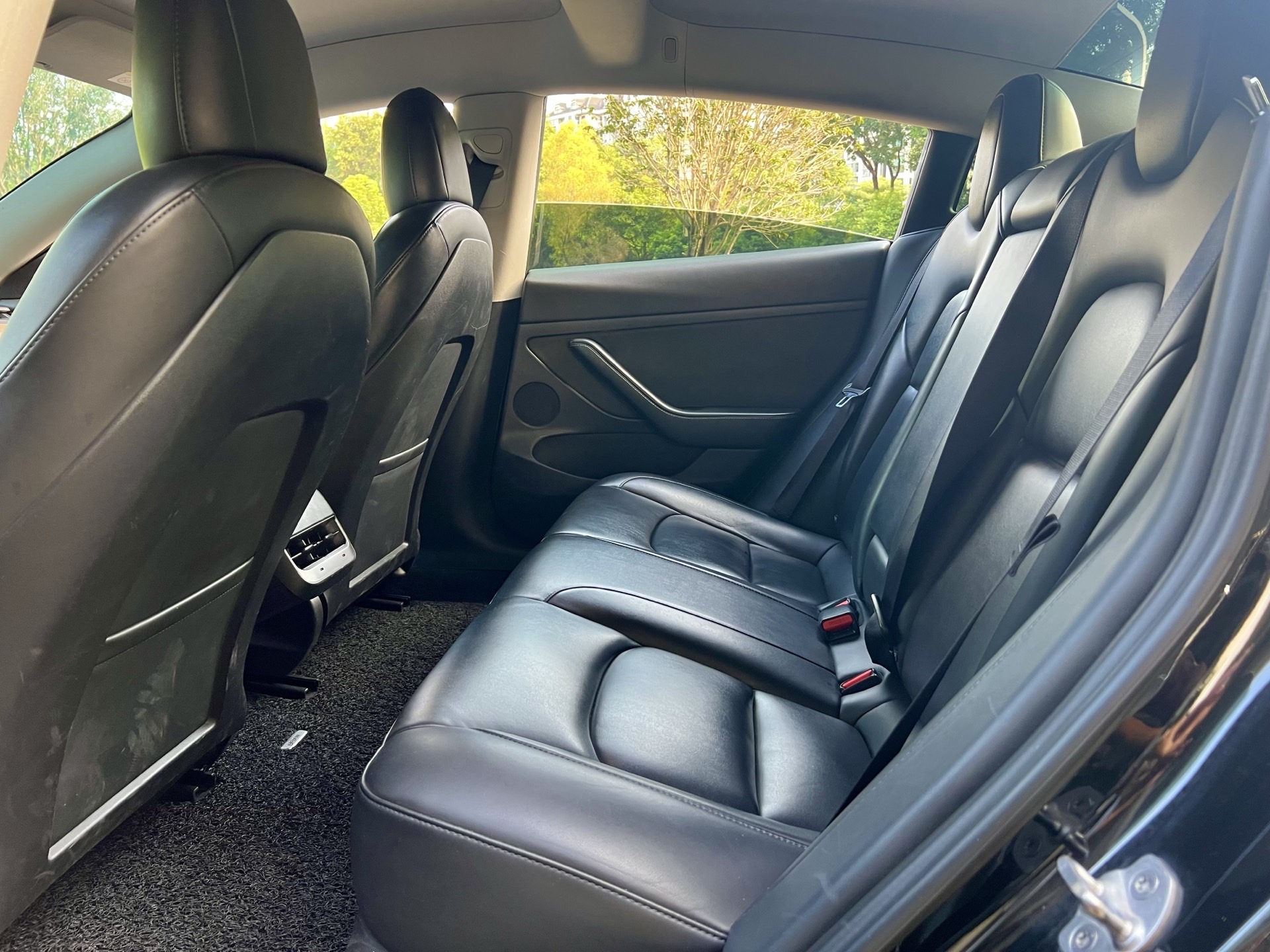 Tesla Model 3 2021 صورة سيارة #10
