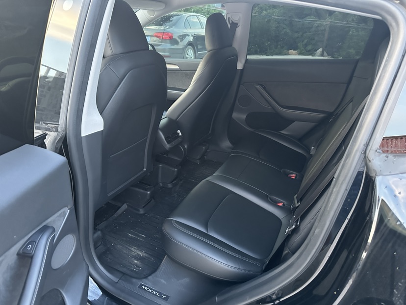 Tesla Model Y 2023 car image #8