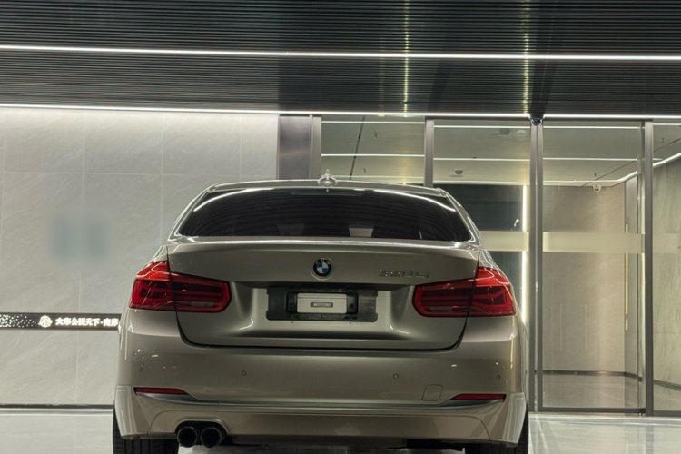 BMW 3 Series 2018 #9 BMW 3 Series 2018 car image #9