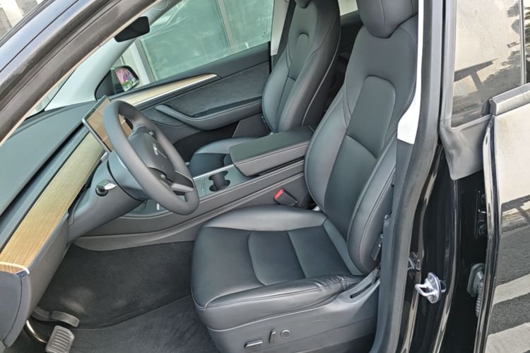 Tesla Model Y 2022 immagine di auto #19