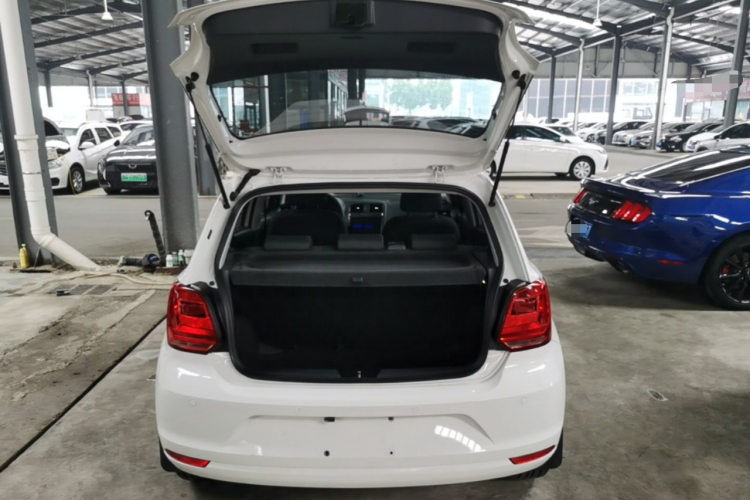 Volkswagen Polo 2017 car image #21
