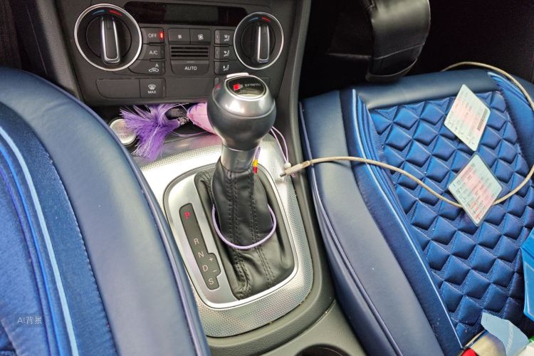Audi Q3 2018 car image #16