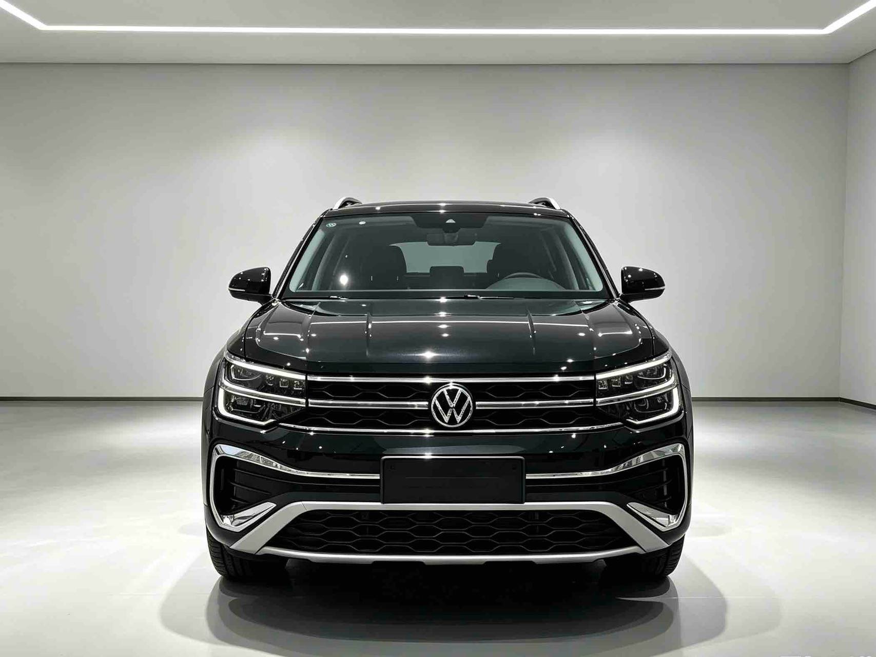 Volkswagen Tharu 2024 car image #2