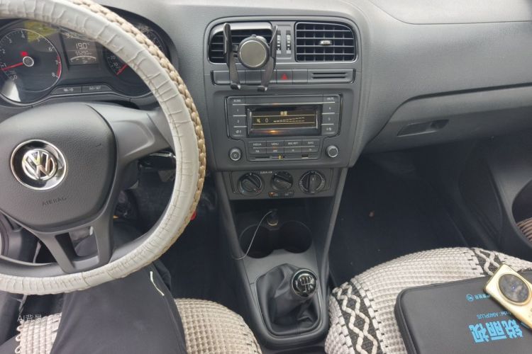 Volkswagen Polo 2018 car image #15