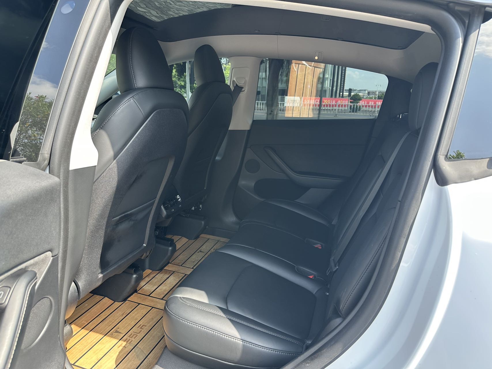 Tesla Model Y 2023 car image #7