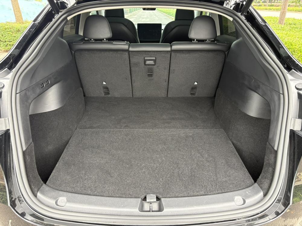Tesla Model Y 2024 car image #12