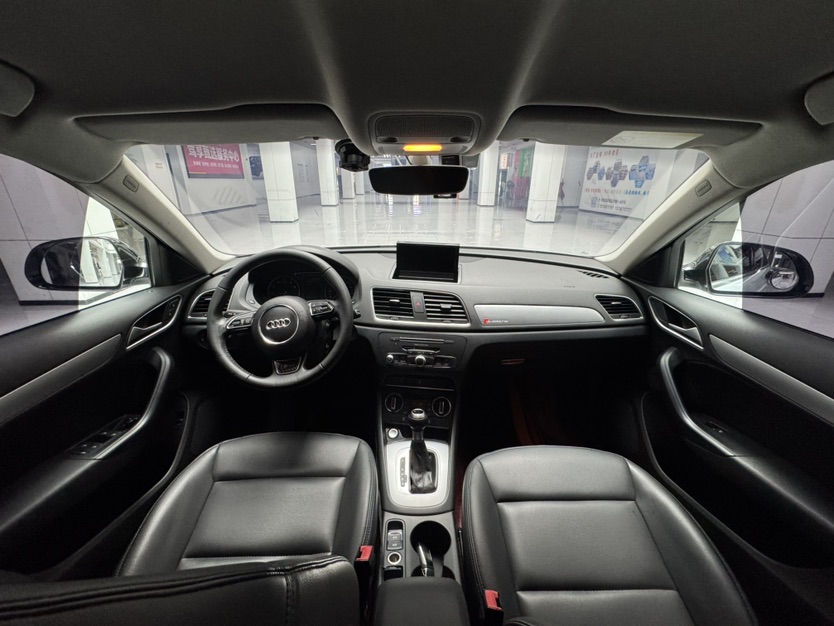 Audi Q3 2016 car image #15
