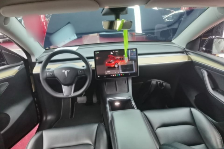Tesla Model Y 2023 #10 Tesla Model Y 2023 car image #10