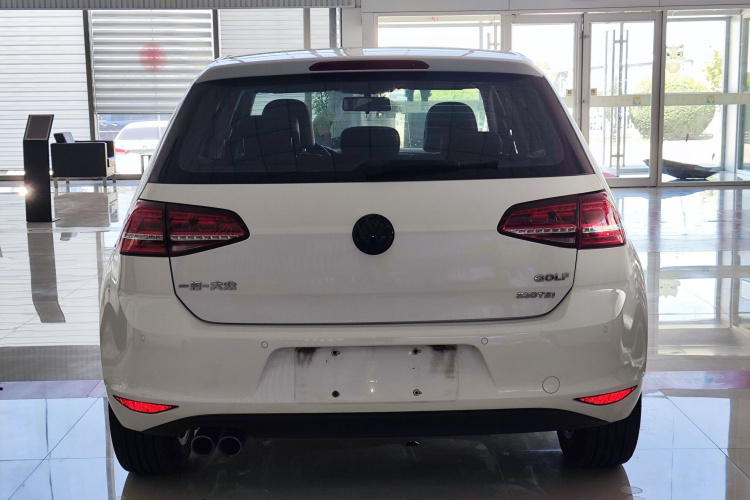 Volkswagen Golf 2017 car image #6