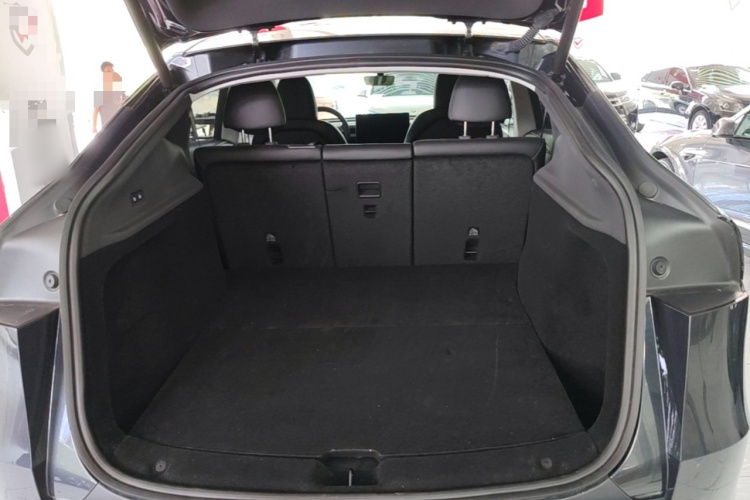 Tesla Model Y 2025 car image #20