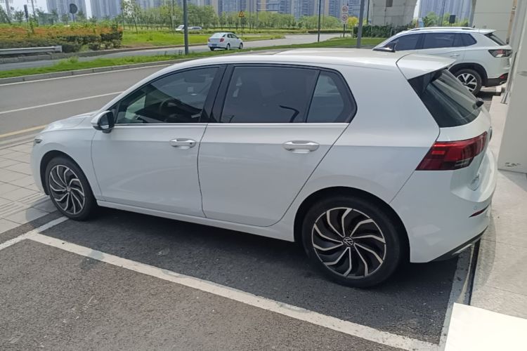 Volkswagen Golf 2024 car image #5