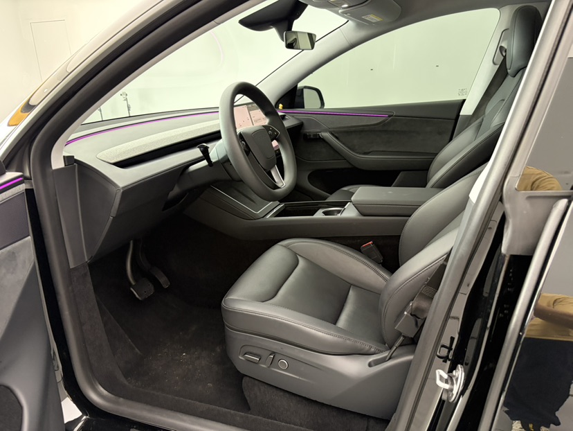 Tesla Model Y 2025 #4 Tesla Model Y 2025 car image #4