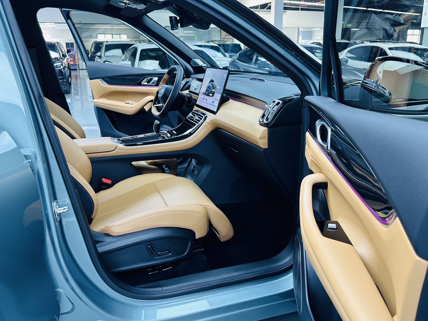 GEELY Boyue L 2025 #5 GEELY Boyue L 2025 car image #5