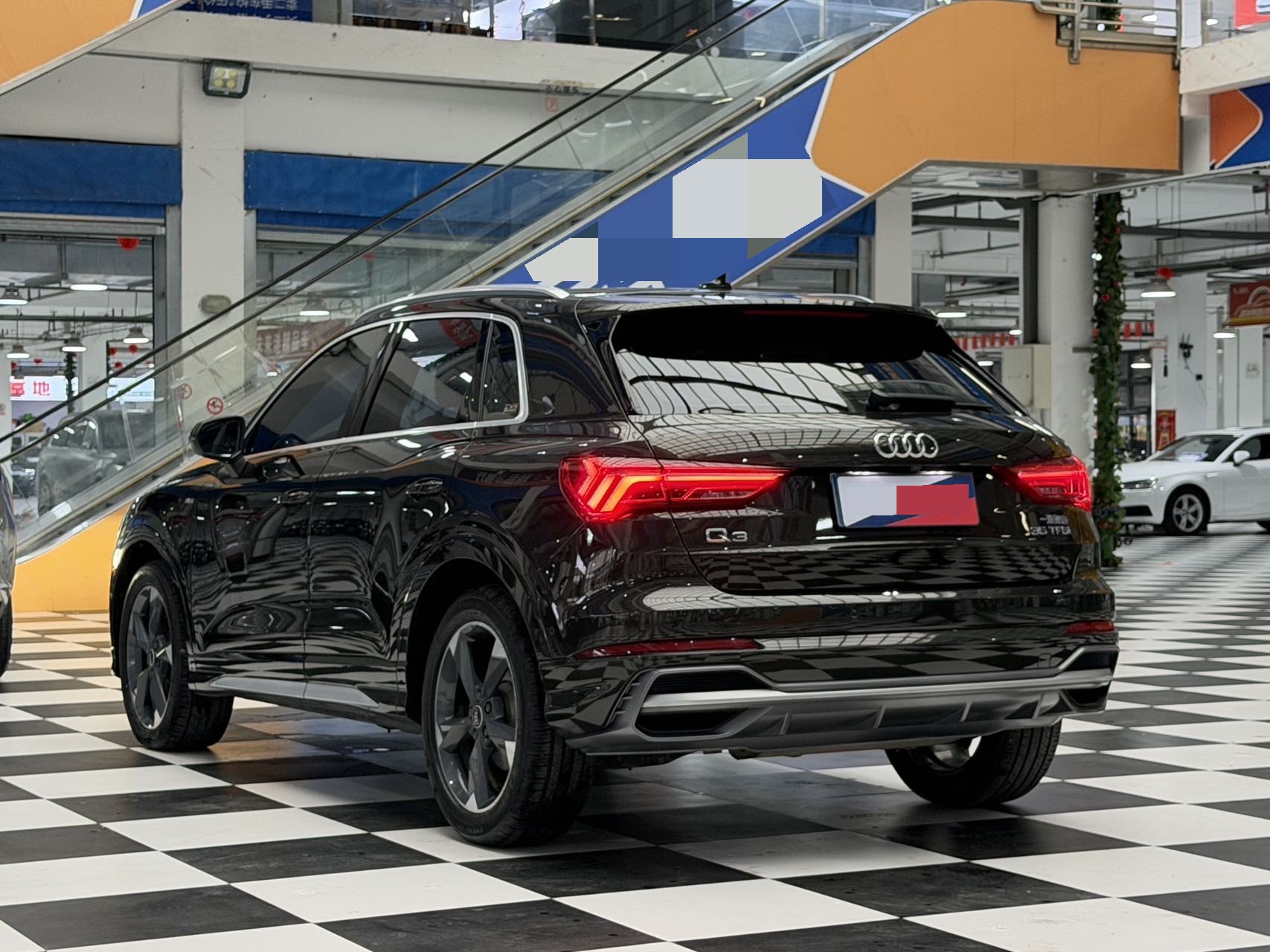 Audi Q3 2022 car image #14