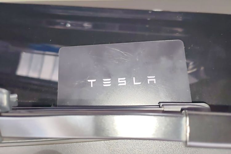 Tesla Model Y 2022 immagine di auto #9