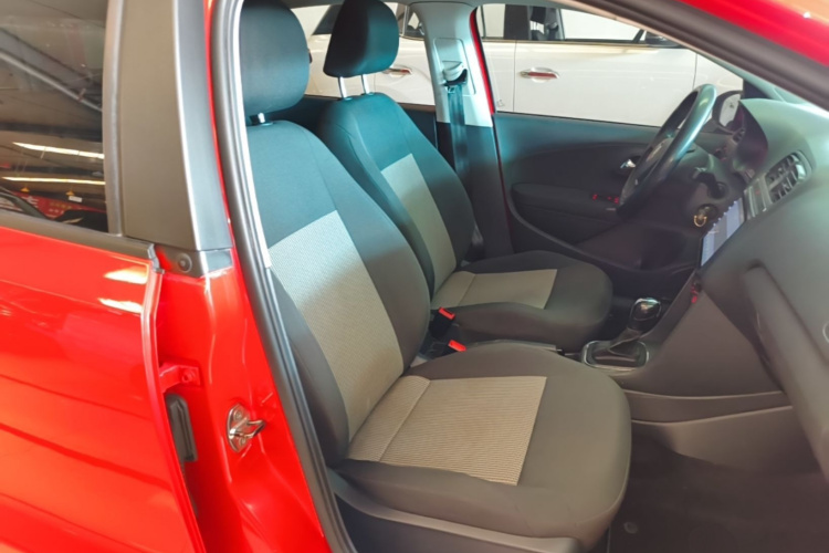 Volkswagen Polo 2018 car image #24