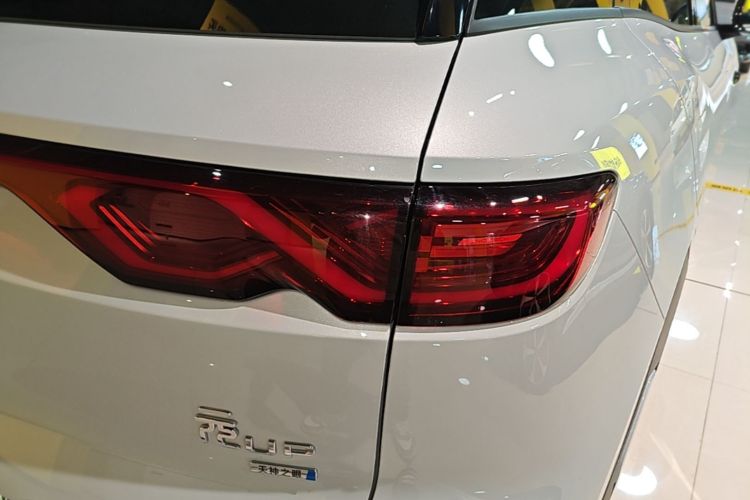 BYD YuanUP 2025 #8 BYD YuanUP 2025 car image #8