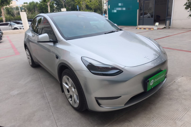 Tesla Model Y 2024 #4 Tesla Model Y 2024 car image #4
