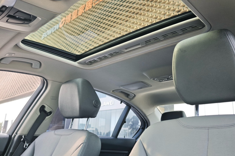 BMW 3 Series 2016 car image #23