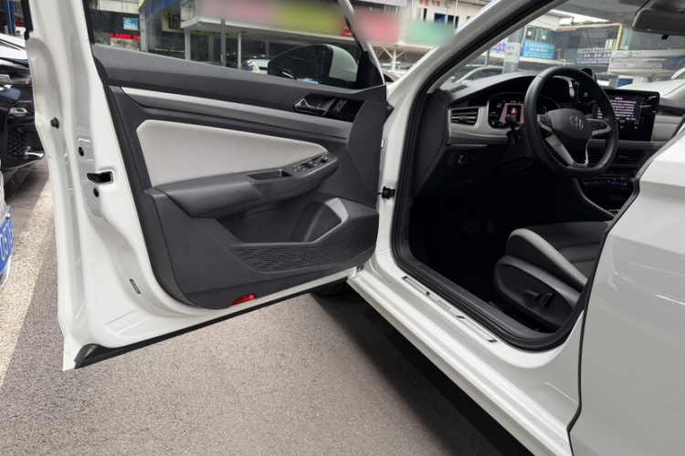 Volkswagen Bora 2023 car image #9