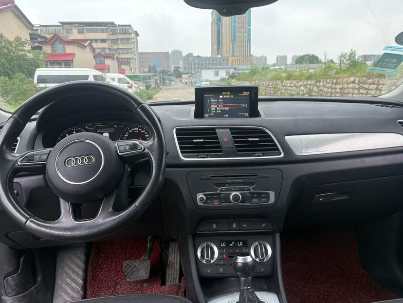 Audi Q3 2015 car image #7