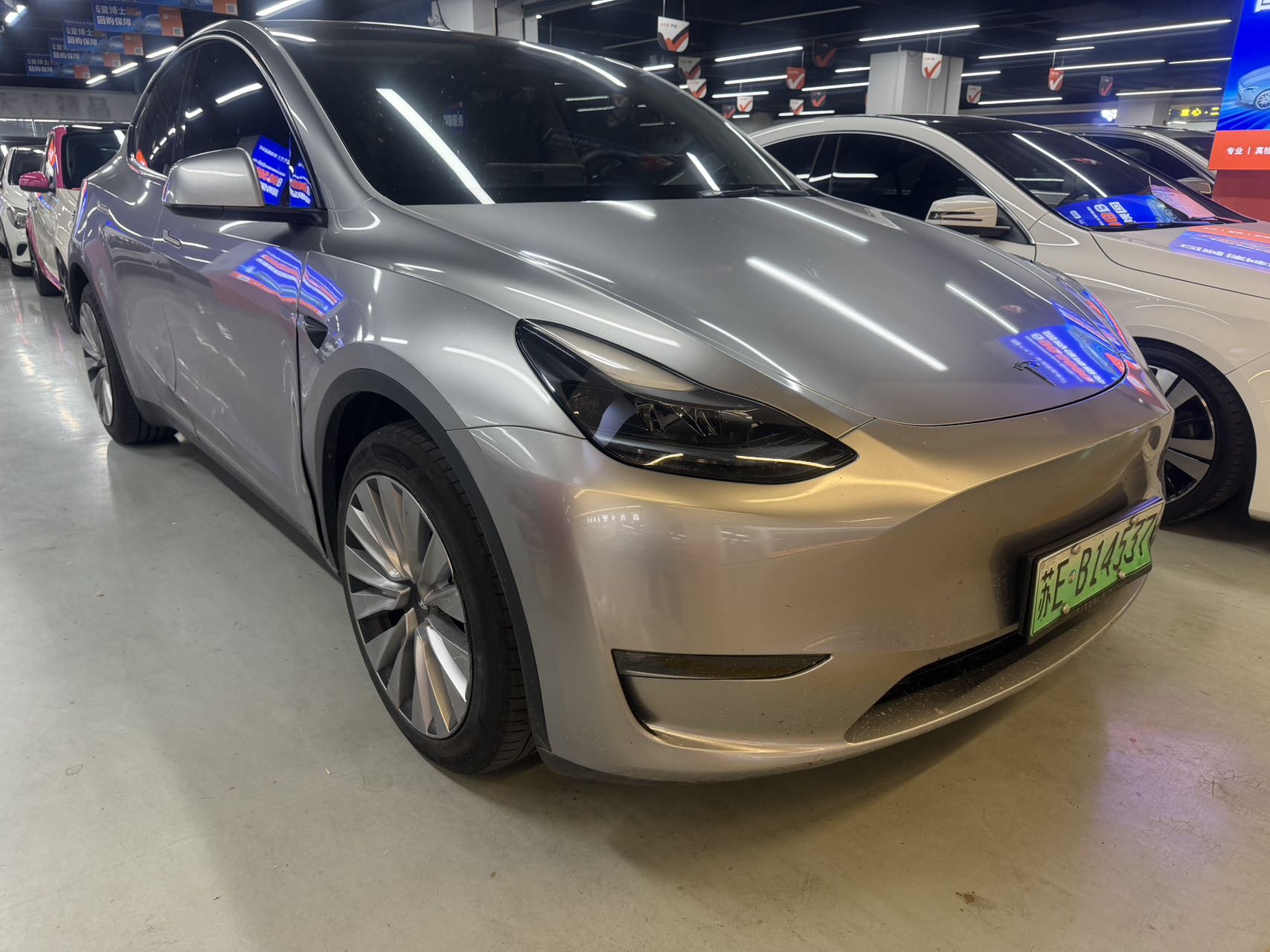 Tesla Model Y 2024 #4 Tesla Model Y 2024 car image #4