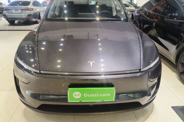 Tesla Model Y 2025 #3 Tesla Model Y 2025 car image #3