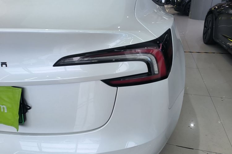 Tesla Model 3 2025 car image #8