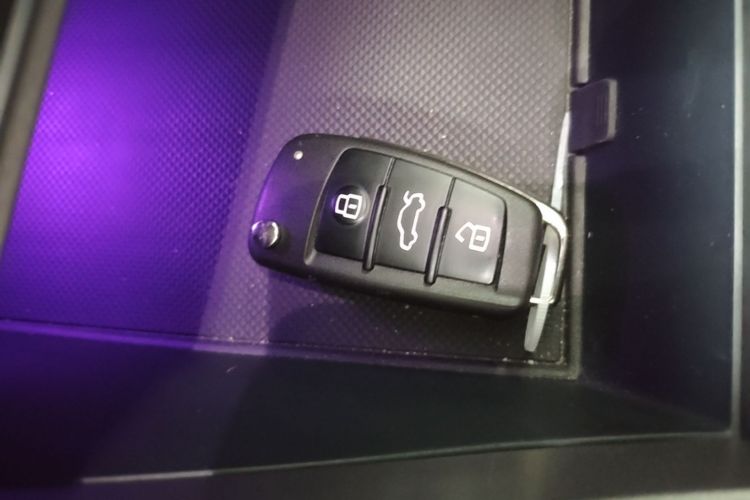 Audi Q3 2021 car image #9