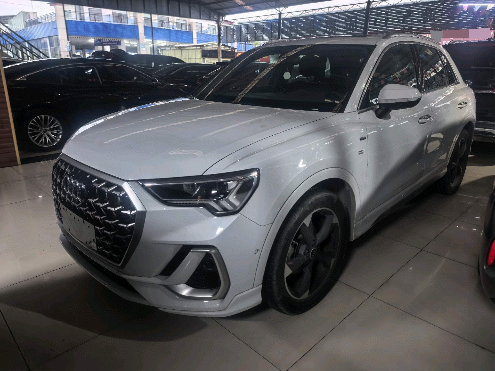 Audi Q3 2023 Audi Q3 2023 immagine di auto