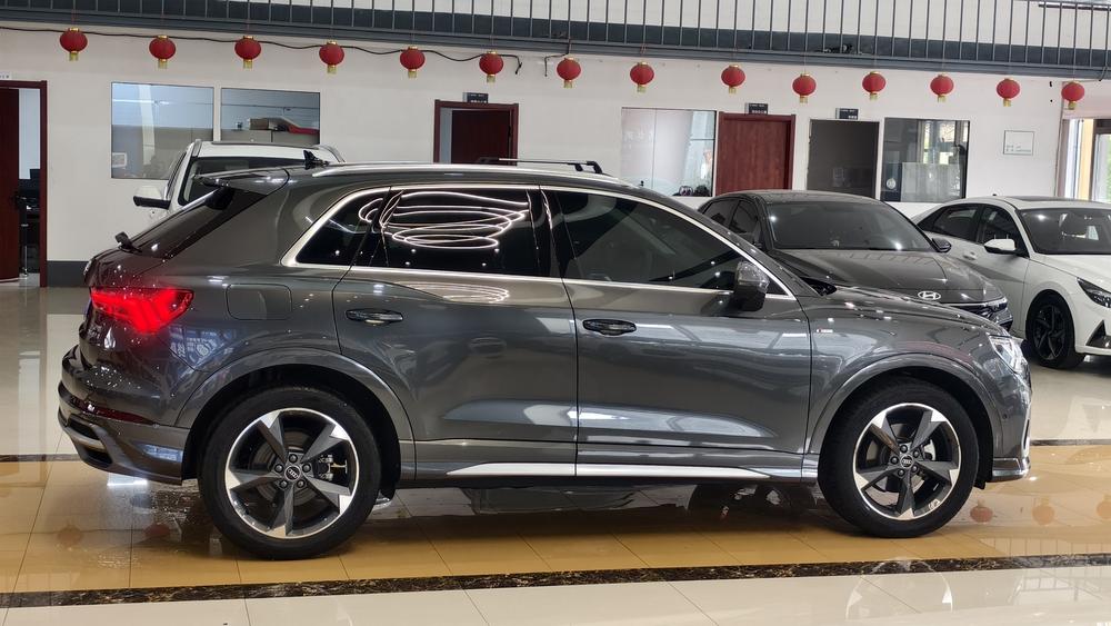 Audi Q3 2022 car image #7