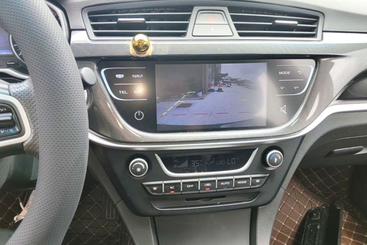 GEELY Emgrand 2017 car image #13