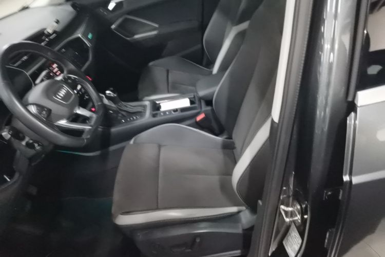 Audi Q3 2020 car image #17