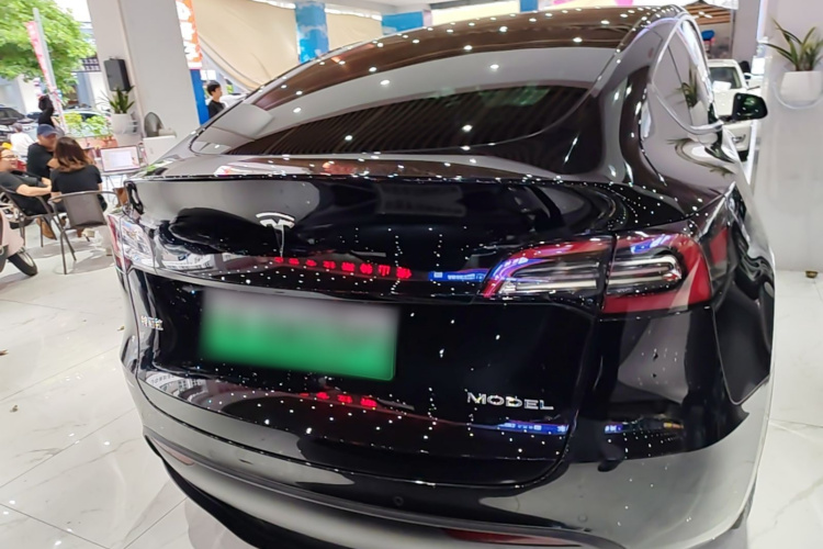 Tesla Model Y 2022 car image #6