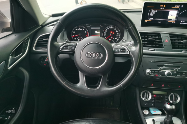 Audi Q3 2016 car image #12