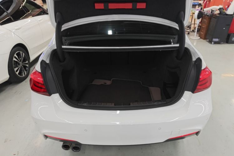 BMW 3 Series 2018 #19 BMW 3 Series 2018 car image #19
