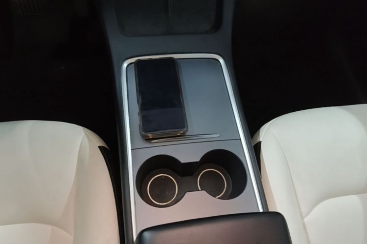 Tesla Model Y 2022 car image #14