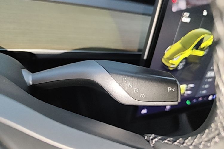 Tesla Model Y 2023 car image #14