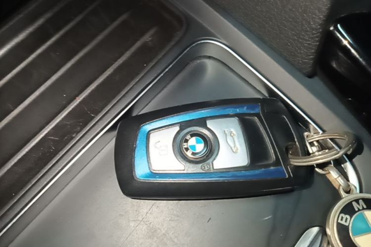 BMW 3 Series 2017 #9 BMW 3 Series 2017 car image #9