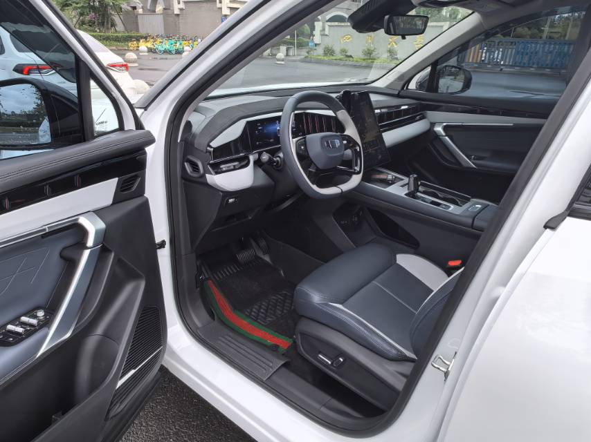 GEELY Boyue L 2025 car image #9