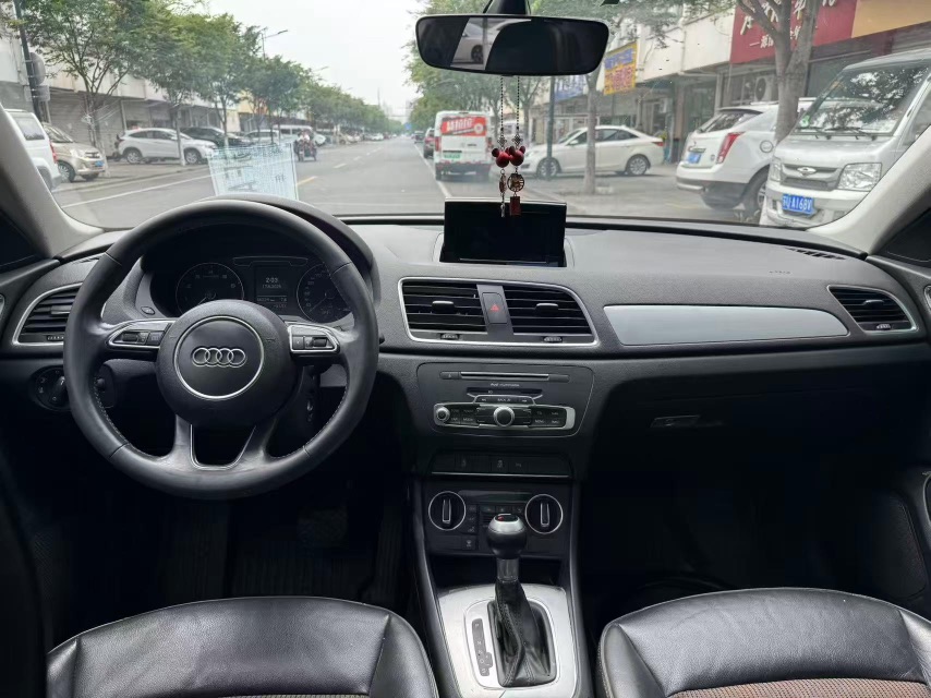 Audi Q3 2019 car image #6