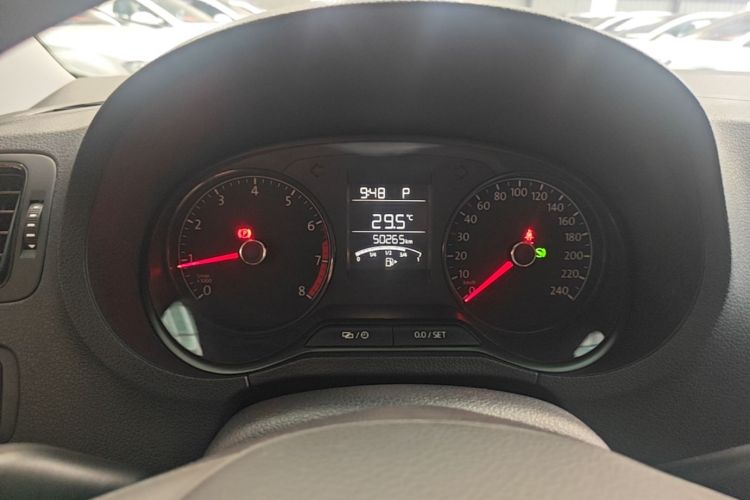 Volkswagen Polo 2018 car image #12