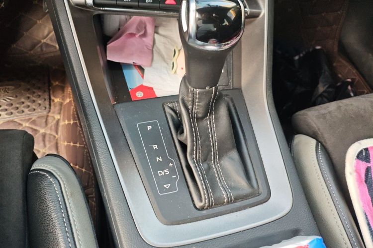 Audi Q3 2020 car image #14