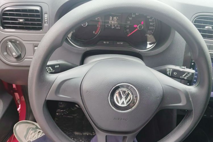 Volkswagen Polo 2017 car image #11