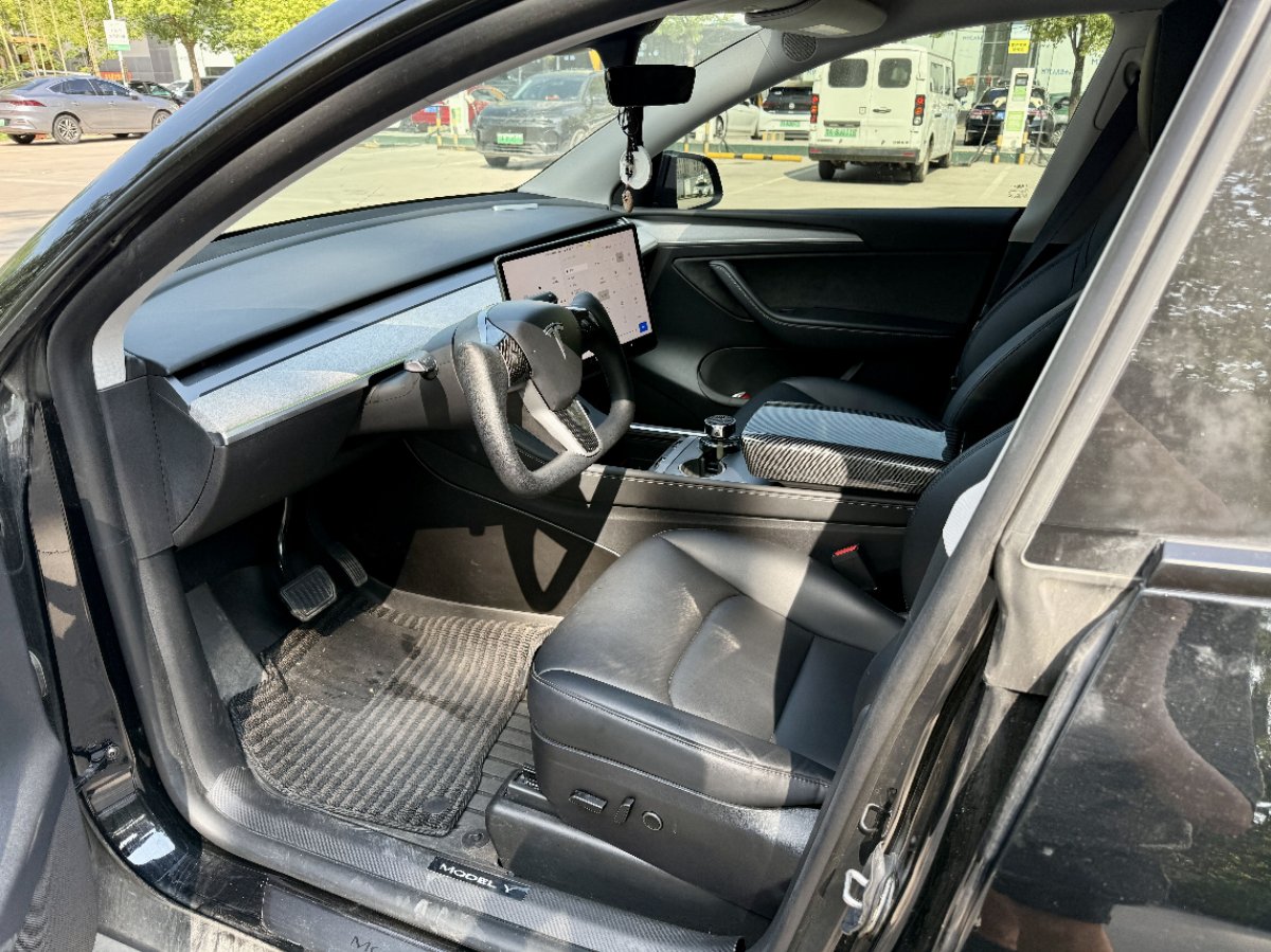 Tesla Model Y 2024 #2 Tesla Model Y 2024 صورة سيارة #2